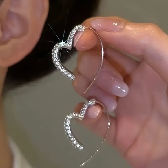Brand New Luxury Crystal Inlay Hollow Heart Earrings - Picture 2 of 7